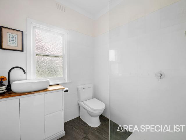 Cottage for sale in Kardella, Victoria
