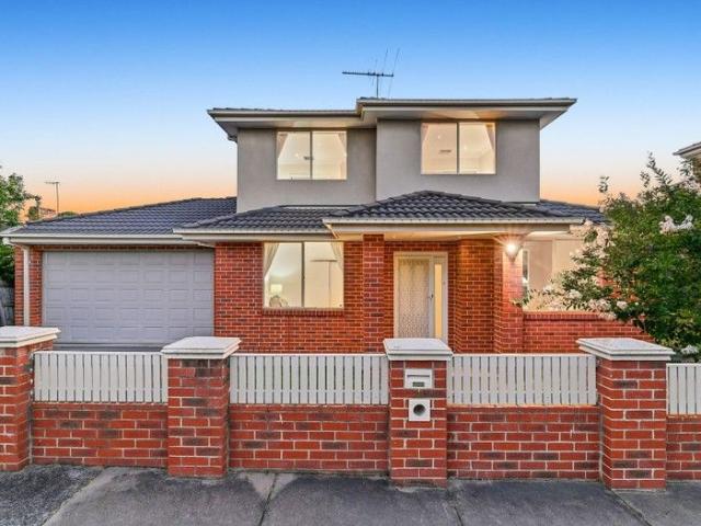 Townhouse for sale in Camerons Creek, Victoria
