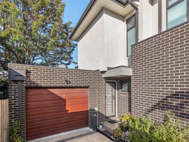 Townhouse for sale in Camerons Creek, Victoria