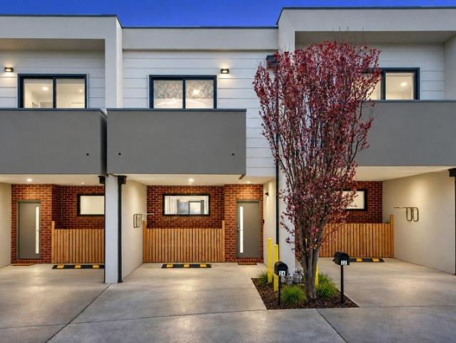 Townhouse for sale in Camerons Creek, Victoria