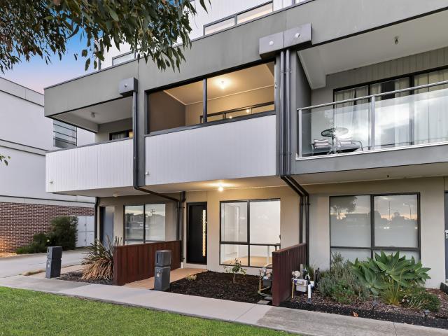 Townhouse for sale in Pakenham