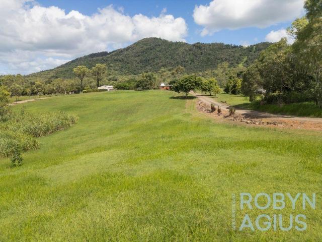 Cottage for sale in Kinchant Dam, Queensland