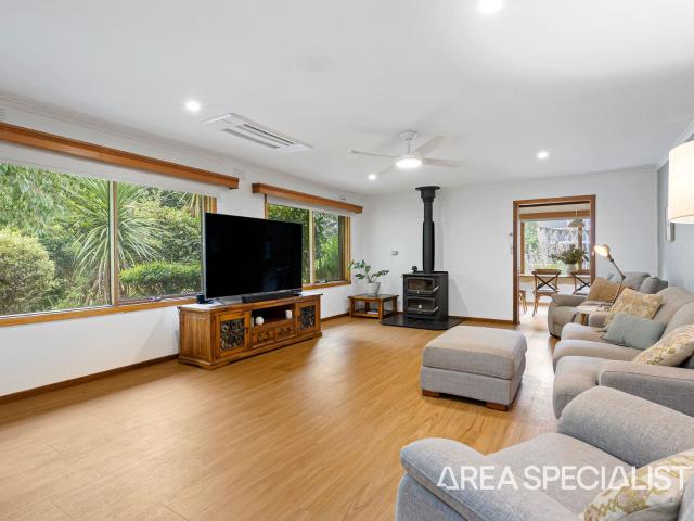 Cottage for sale in Poowong, Victoria