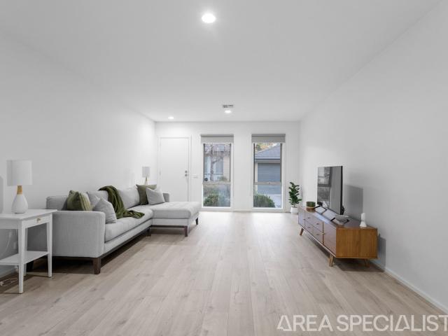 Townhouse for sale in Langwarrin