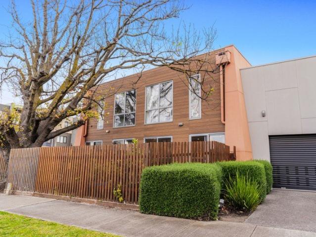 Townhouse for sale in Camerons Creek, Victoria