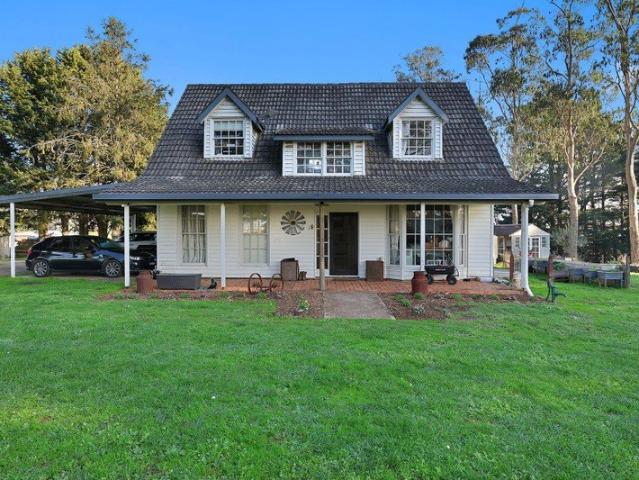 Cottage for sale in Trafalgar South, Victoria
