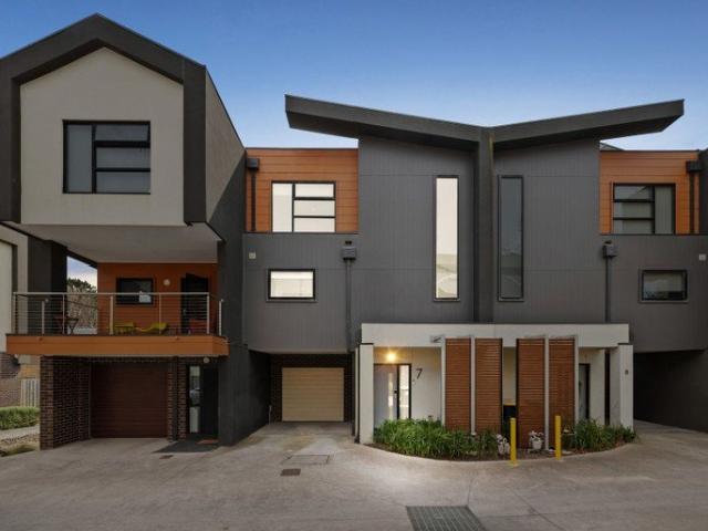 Townhouse for sale in Wantirna, Melbourne