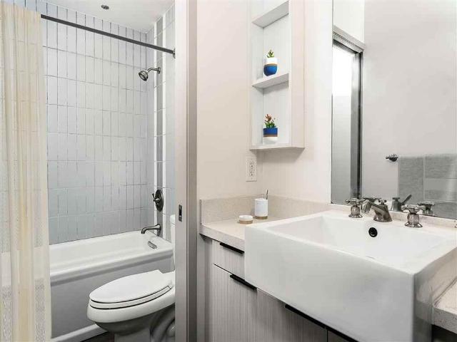 Apartment for rent in Canoga Park, California