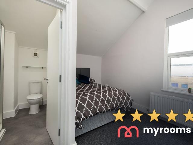 Room for rent in London Borough of Merton, Merton Park