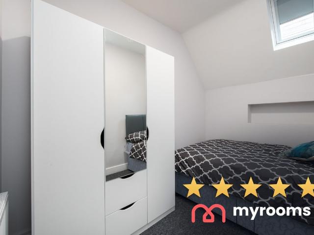 Room for rent in London Borough of Merton, Merton Park