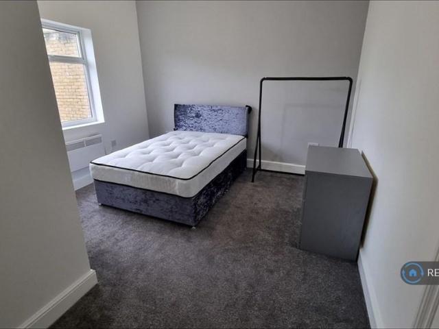 Apartment for rent in Little Stanmore, Greater London