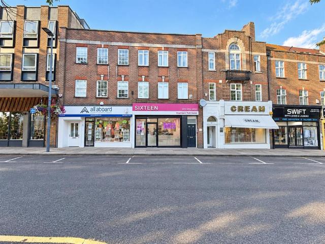 Apartment for rent in Stanmore Broadway, Greater London