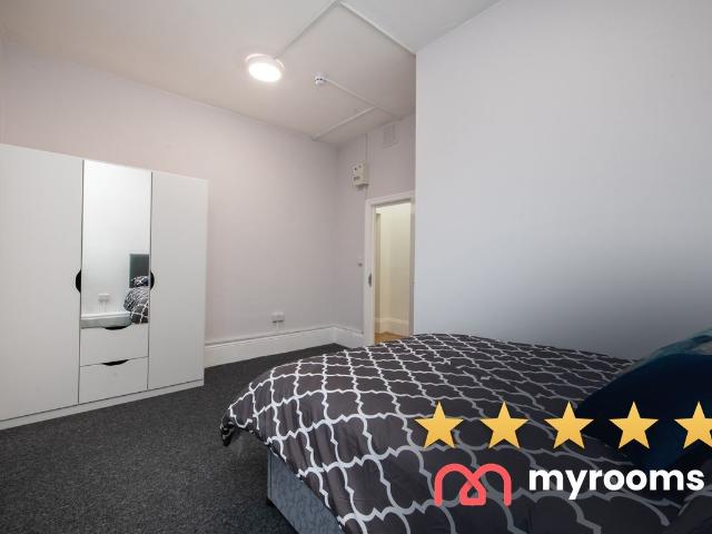Room for rent in London Borough of Merton, Merton Park