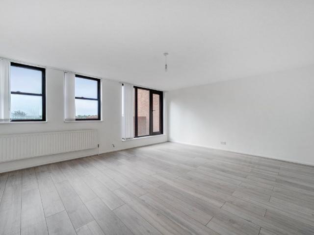 Apartment for rent in London Borough of Merton, Merton Park