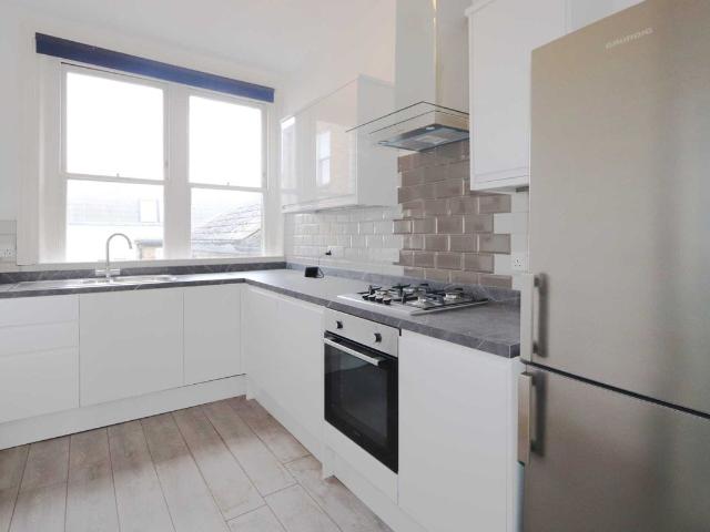 Apartment for rent in London Borough of Merton, Merton Park