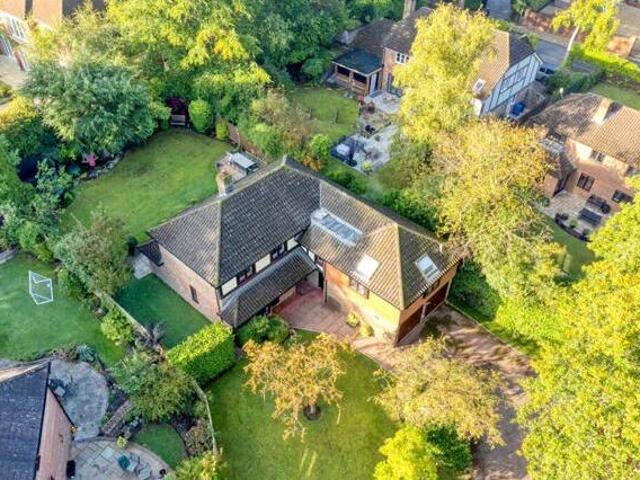 House for sale in Ascot