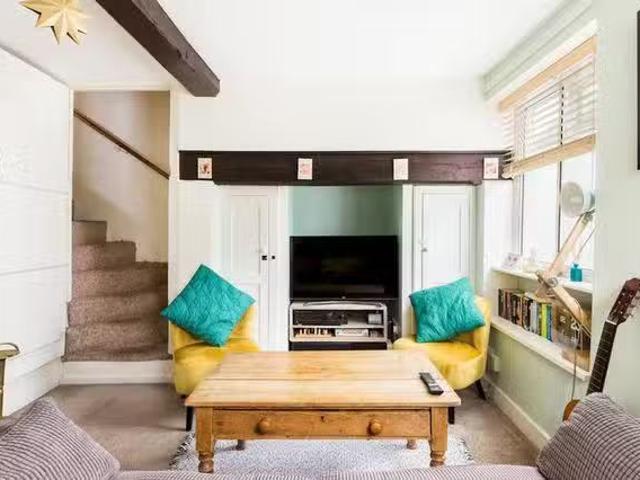 Apartment for rent in Cliff Hill, Green Close