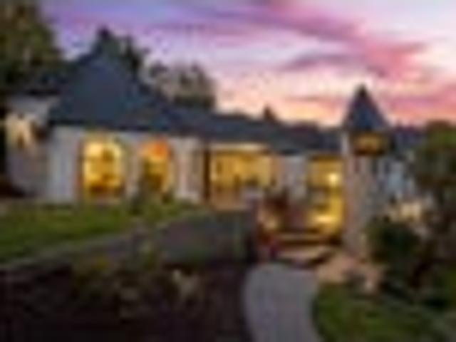 House for sale in Chaslands, Canterbury