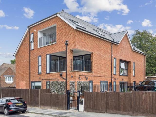 Apartment for sale in Bushey, Bushey Heath