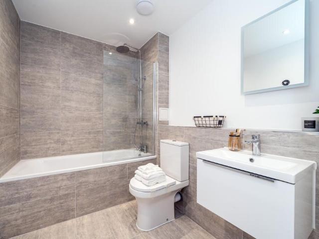 Apartment for rent in Row Town, Surrey