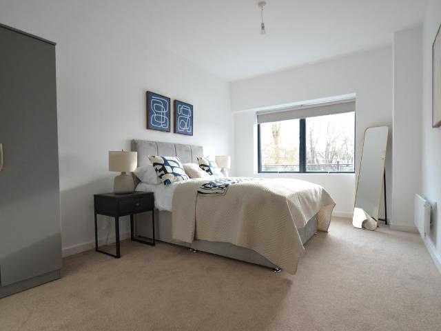 Apartment for rent in Row Town, Surrey