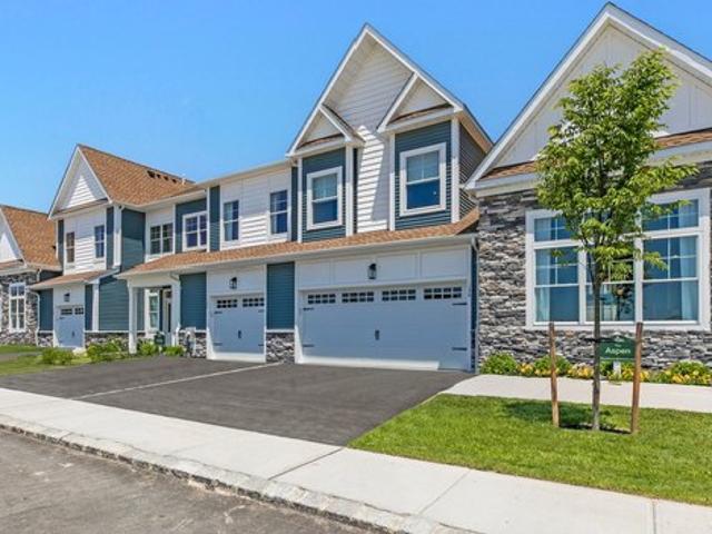 Townhouse for sale in Town of Brookhaven, Suffolk County