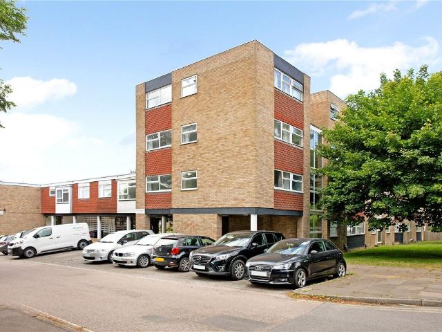 Apartment for rent in Hatching Green, Five Acres