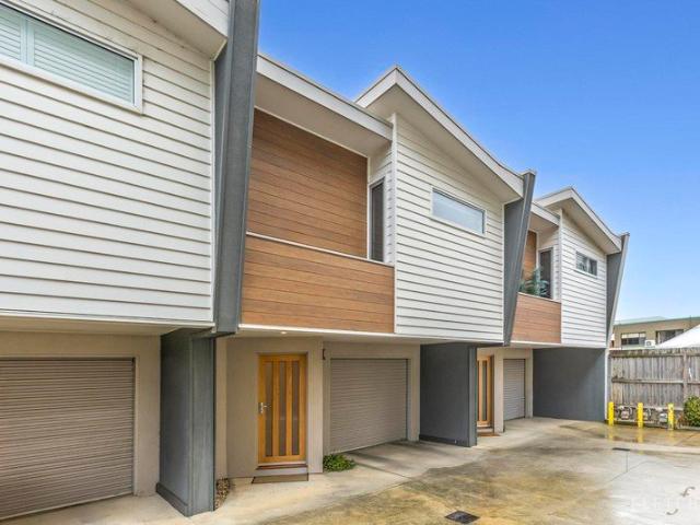 Townhouse for sale in Ocean Grove, Victoria