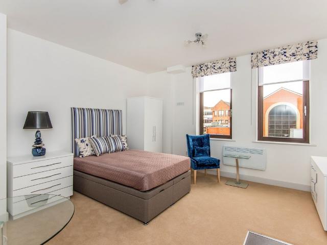 Studio for rent in Reading