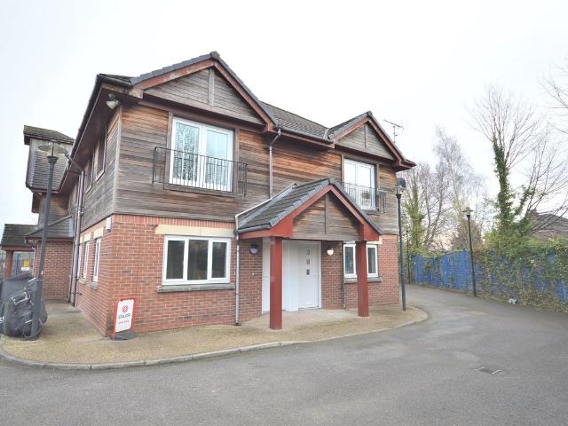 Studio for rent in Gorse Hill, Trafford Park