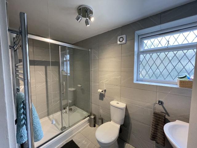 Room for rent in Westborough, Surrey
