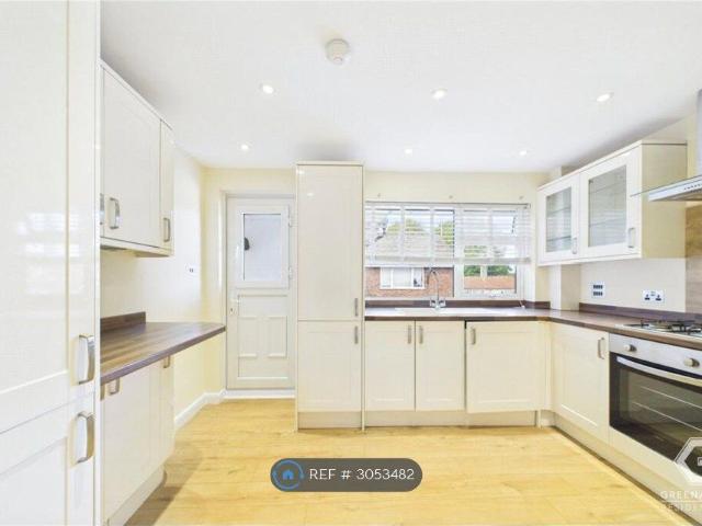 Apartment for rent in Meath Green, Reigate and Banstead
