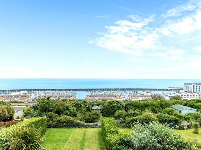 Apartment for rent in Brighton Marina Village, Roedean