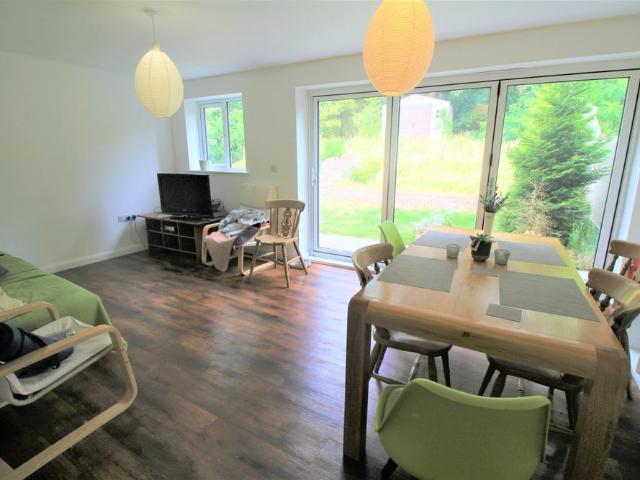 House for rent in Heol-las, Surrey