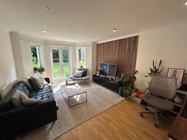 Apartment for rent in Westborough, Surrey