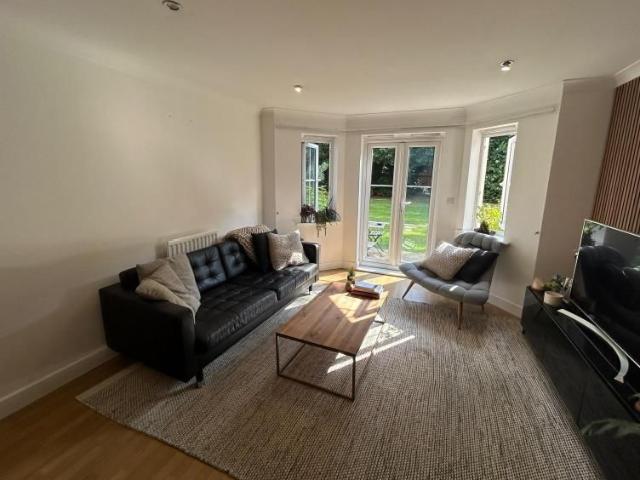 Apartment for rent in Westborough, Surrey