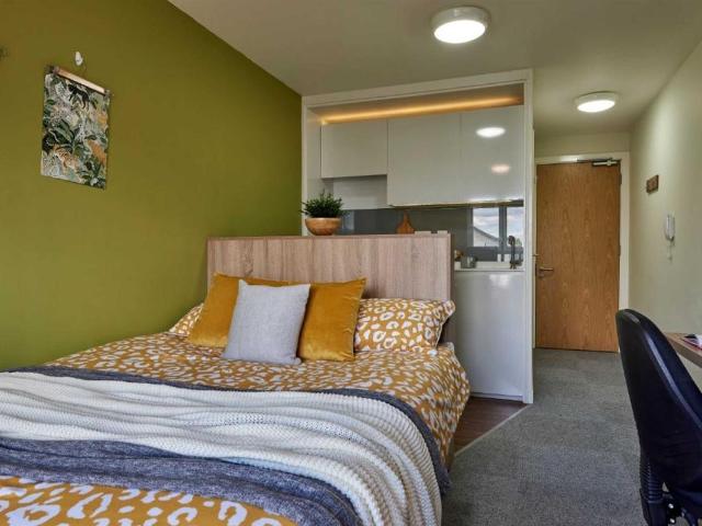 Studio for rent in Stirchley, West Midlands