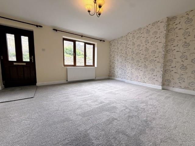 Townhouse for rent in Thornhill Lees