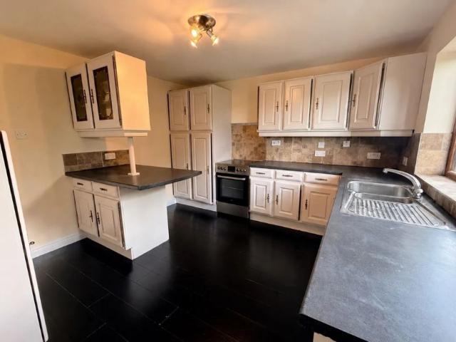House for rent in Thornhill Lees