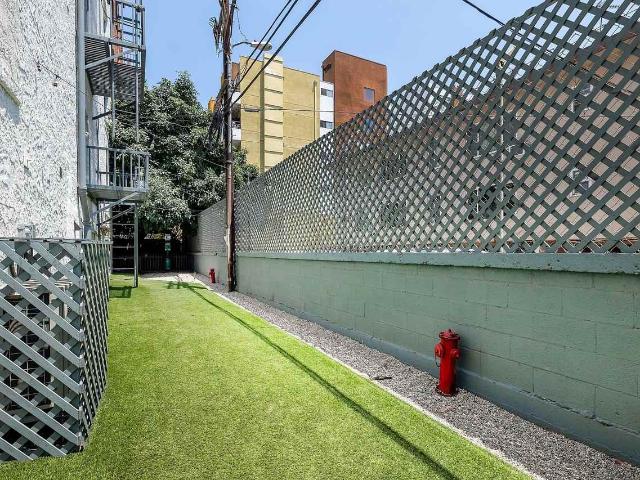 Apartment for rent in Canoga Park, California