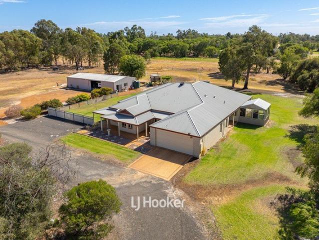 Cottage for sale in Dardanup West, Western Australia