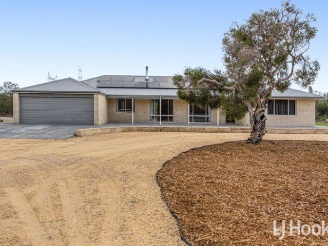 Cottage for sale in Nambeelup, Western Australia