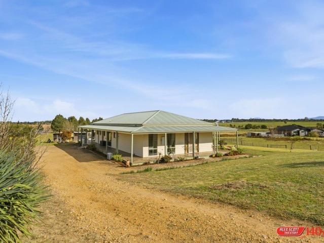 Cottage for sale in Stratford, Victoria