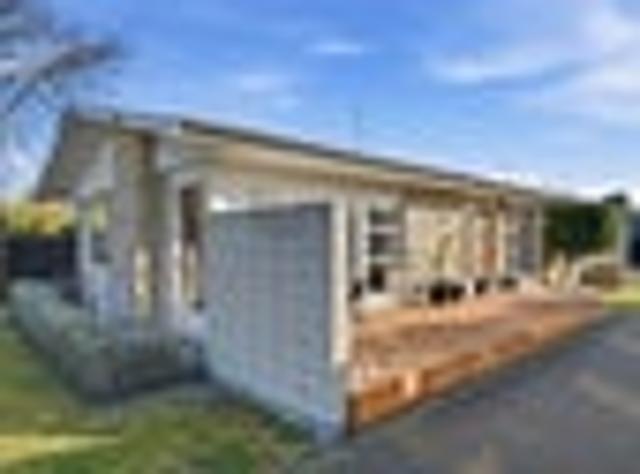 House for sale in Chaslands, Canterbury