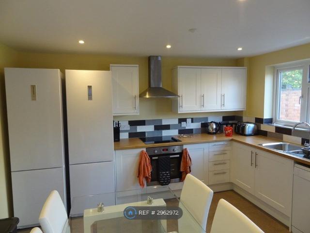 Room for rent in Pouchen End, Hertfordshire