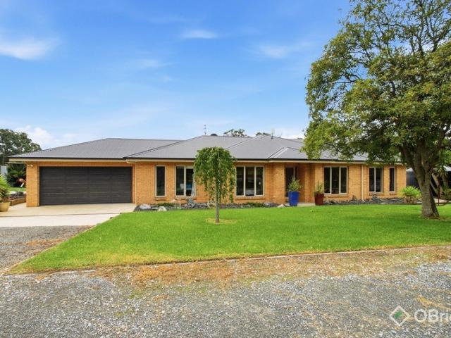 House for sale in Mount Taylor, Victoria