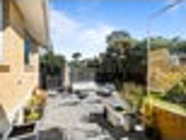 House for sale in Chaslands, Canterbury