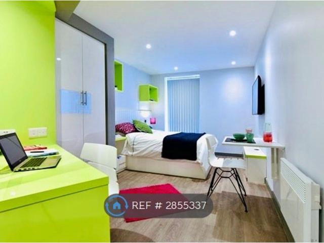 Studio for rent in Huddersfield, West Yorkshire