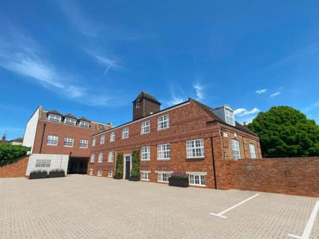 House for sale in Fole, Surrey