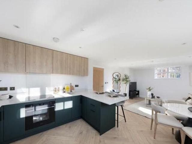 House for sale in Fole, Surrey